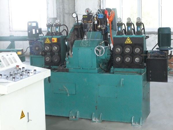 Low Cost Steel Bar Peeling Machine Centerless Lathe With Loading And Unloading Rack